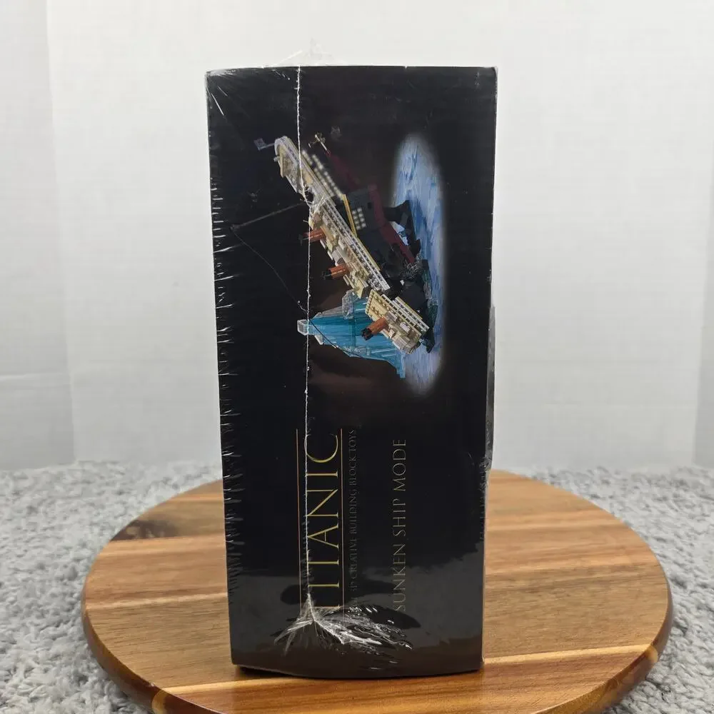 Sealed Tok Moc Titanic 66010 2288pcs  2 In 1 Block Model
